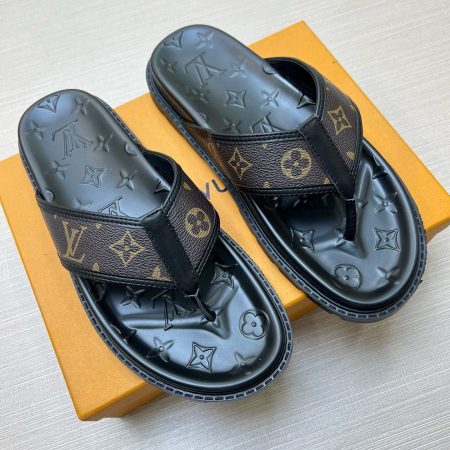 LV  Black Thick-Soled Household Luxurious Slipper - Image 2