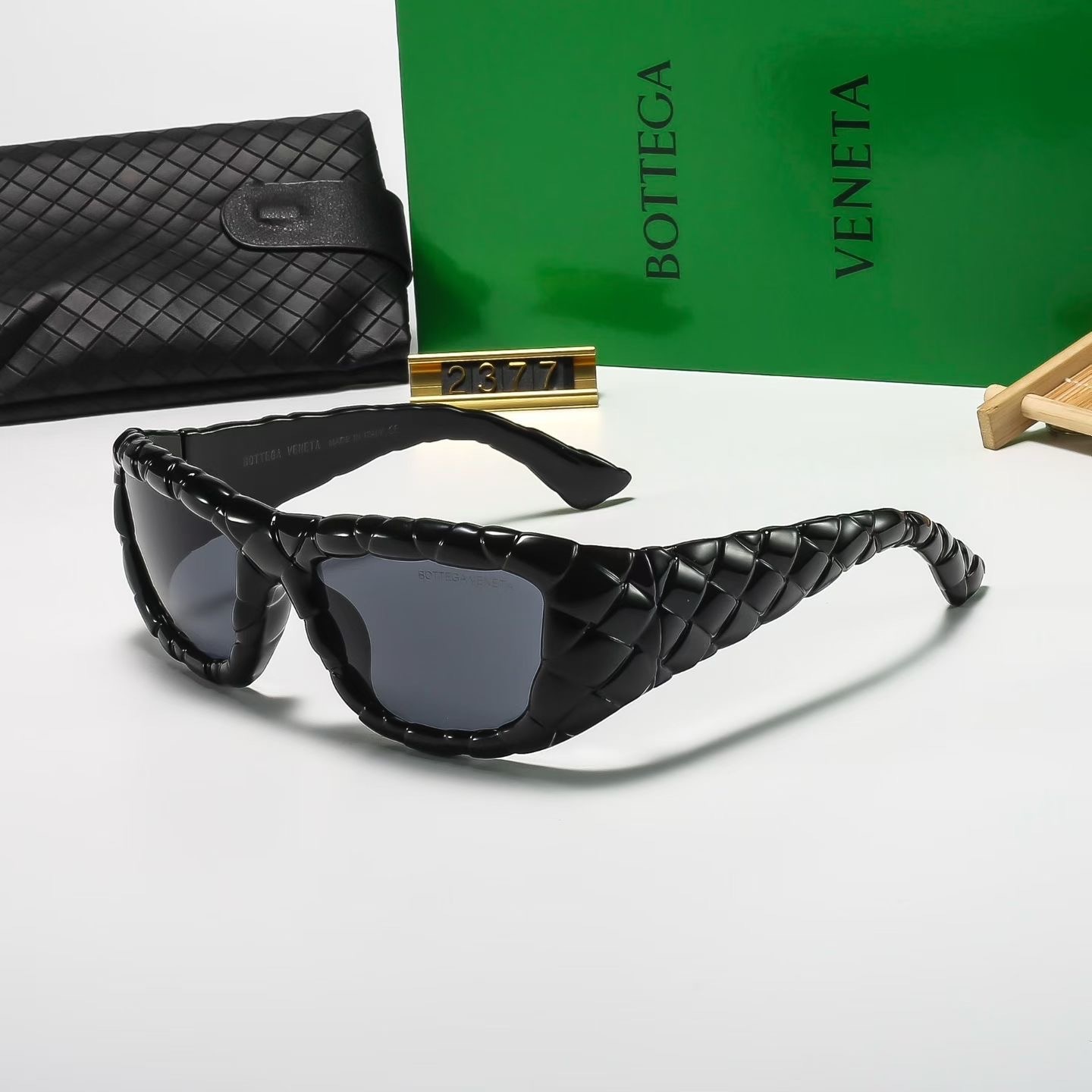 Bottega Veneta Fashionable Sunglasses - Image 8