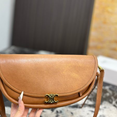 Céline Soft Triomphe Half-Moon Bag - Image 3