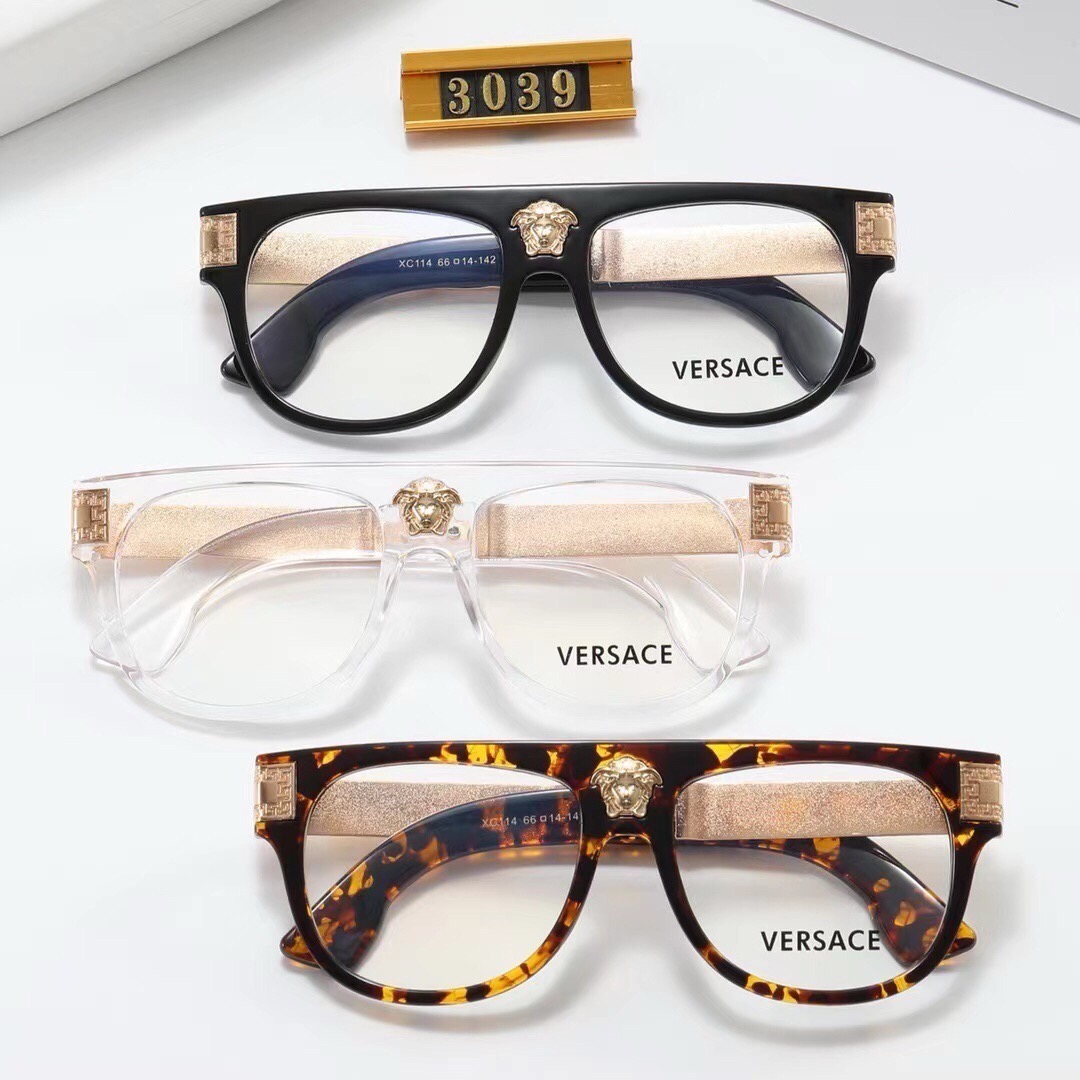 Versace Fashionable Sunglasses - Image 1