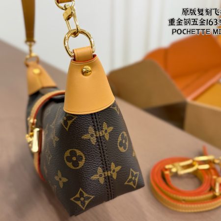 LV Underarm Lunch Bag - Image 3