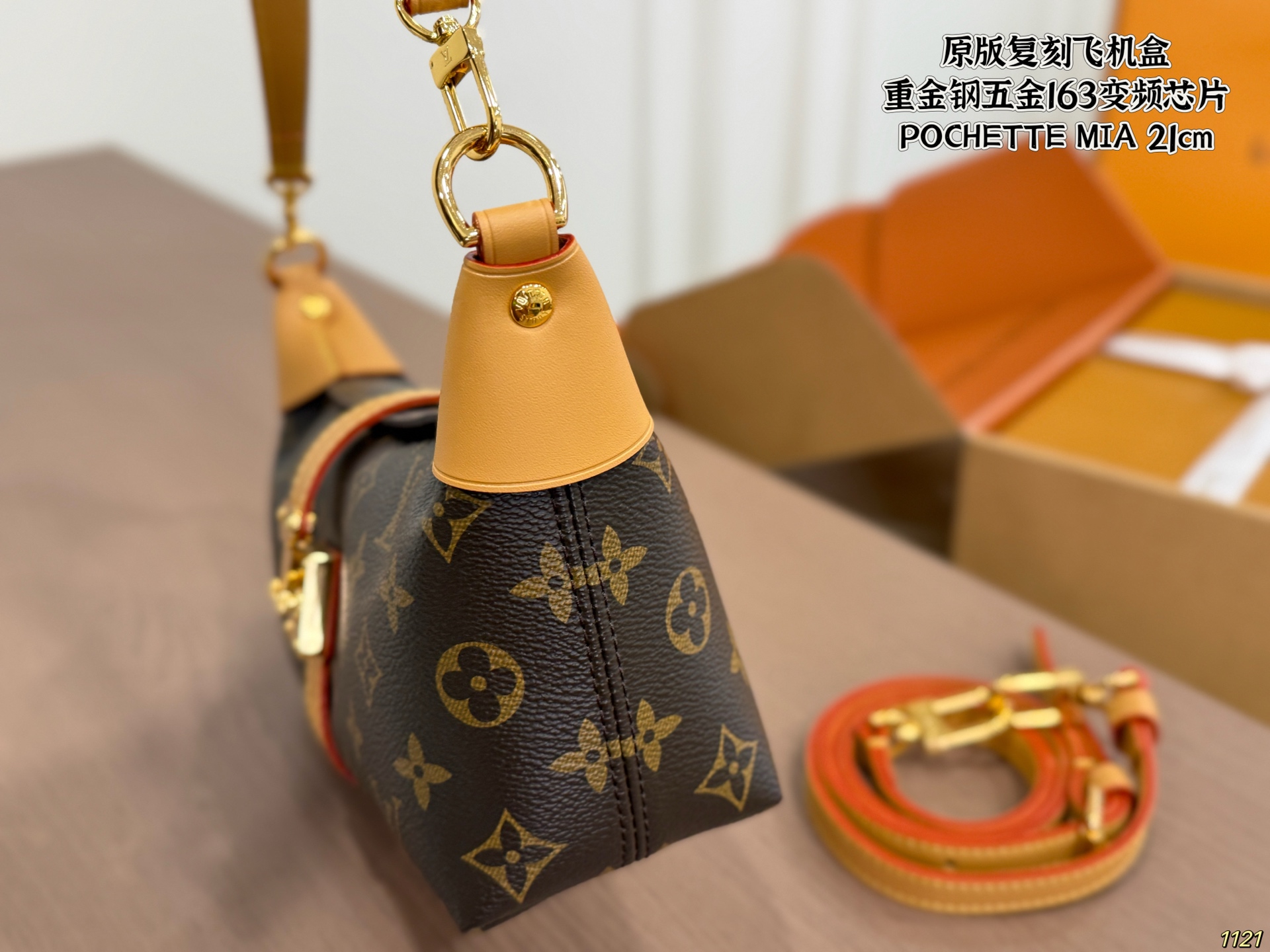 LV Underarm Lunch Bag - Image 3