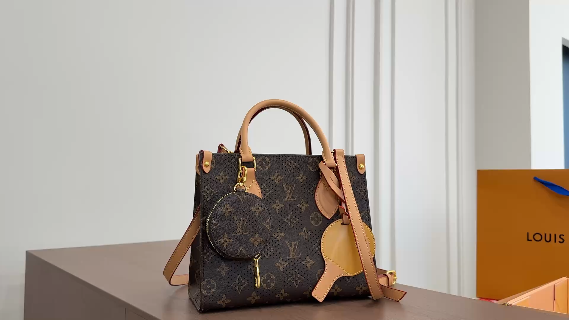 LV-Tote-Bag - Image 2