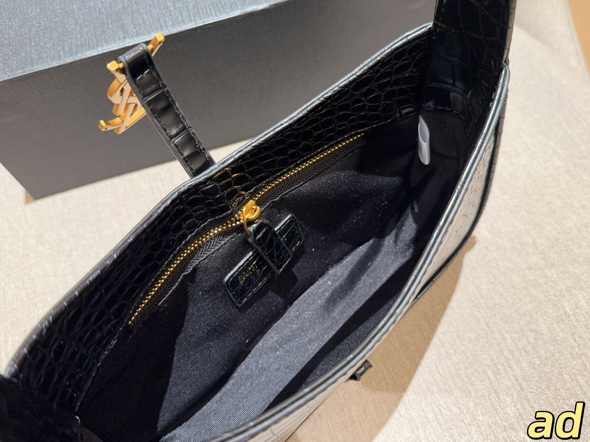 Saint Laurent Le 5 à 7 Hobo Shoulder Bag - Image 10