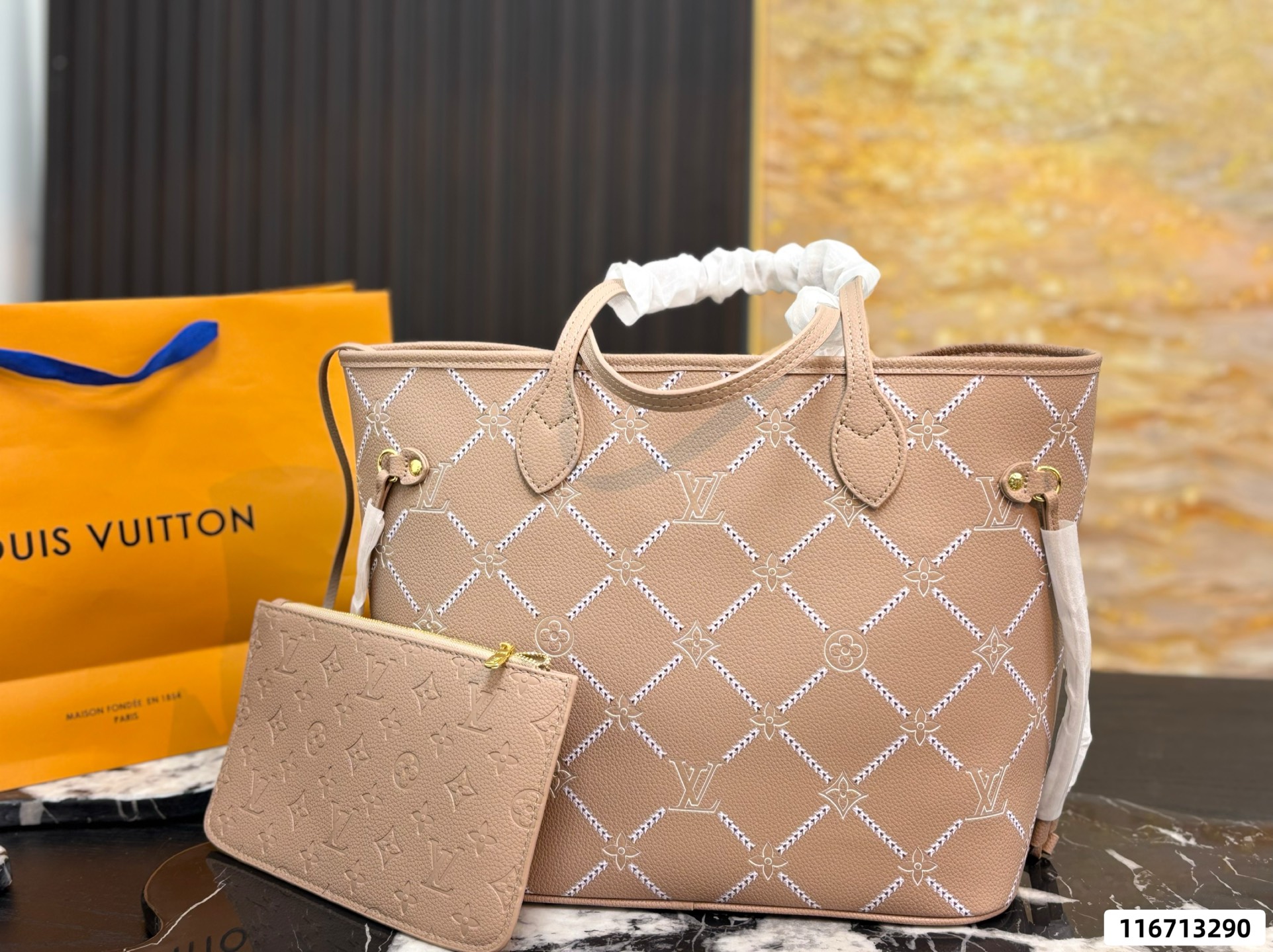 Lv onthego Shopping Bag - Image 3