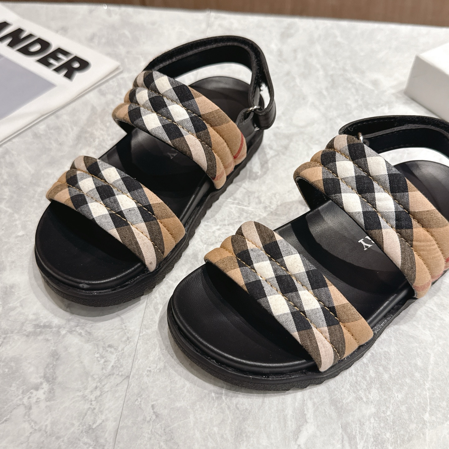 Burberry Children's Shoes - Image 7