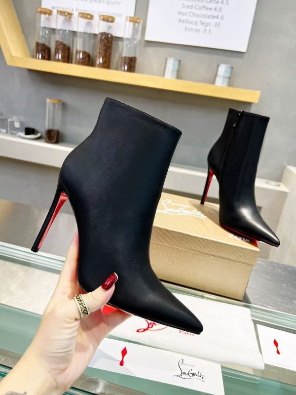 Christian Louboutin So Kate Booty Heels
