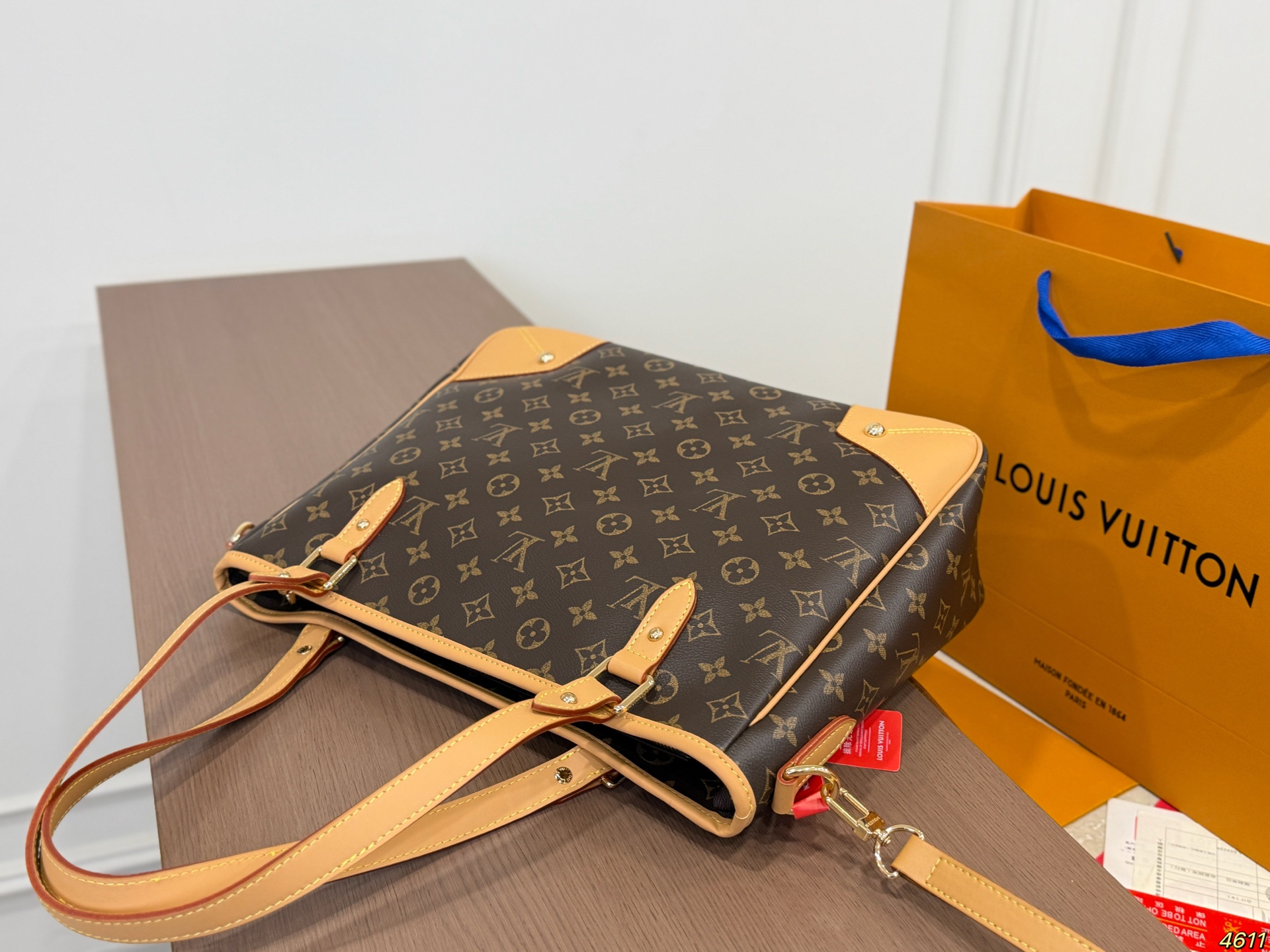 LV Shoulder/Crossbody Bag - Image 9