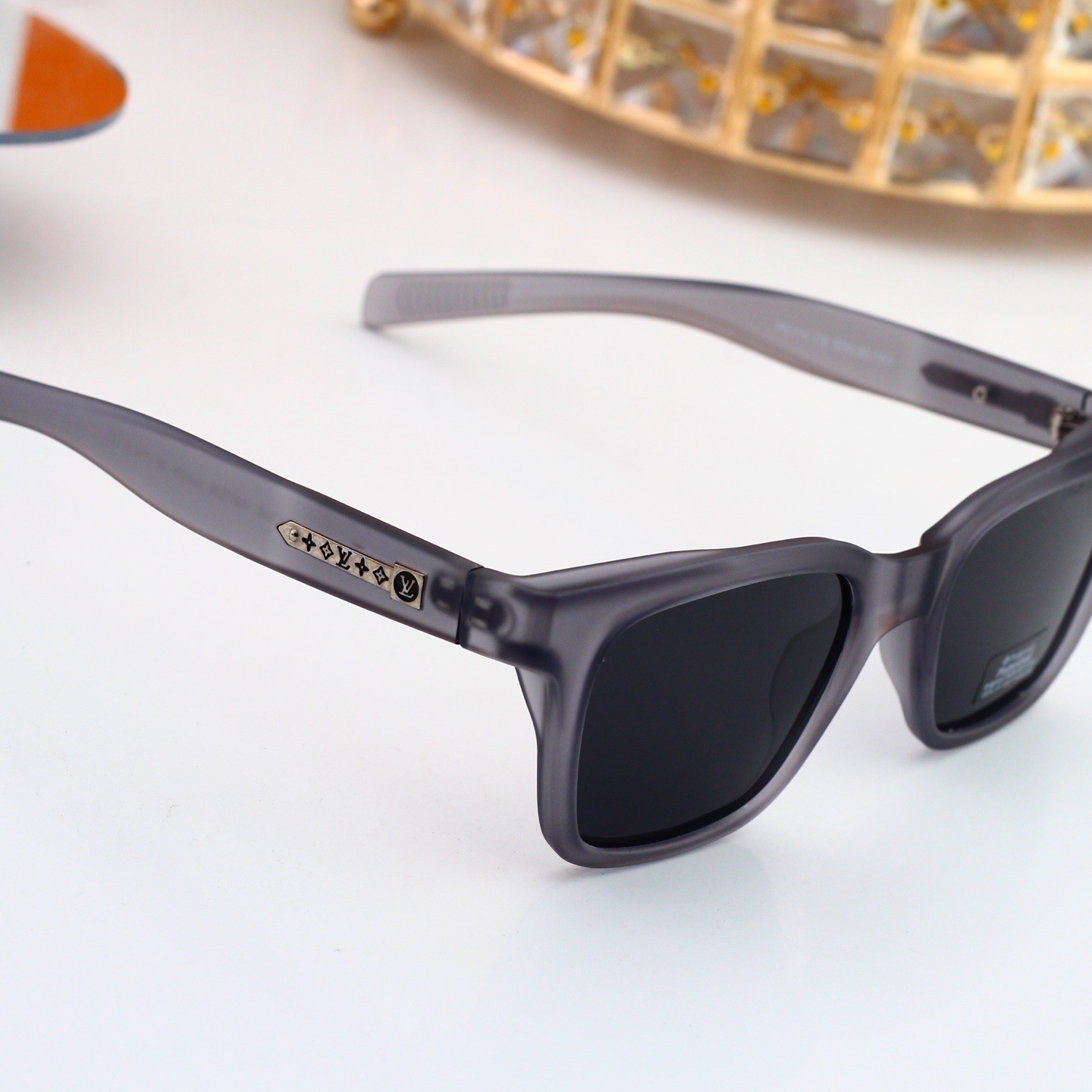 LV Fashionable Sunglasses - Image 8