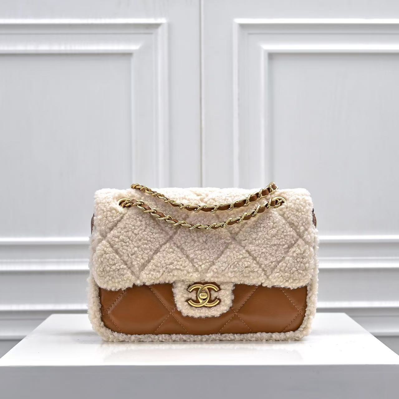 Chanel Autumn and Winter Series Flap Bag - Image 2