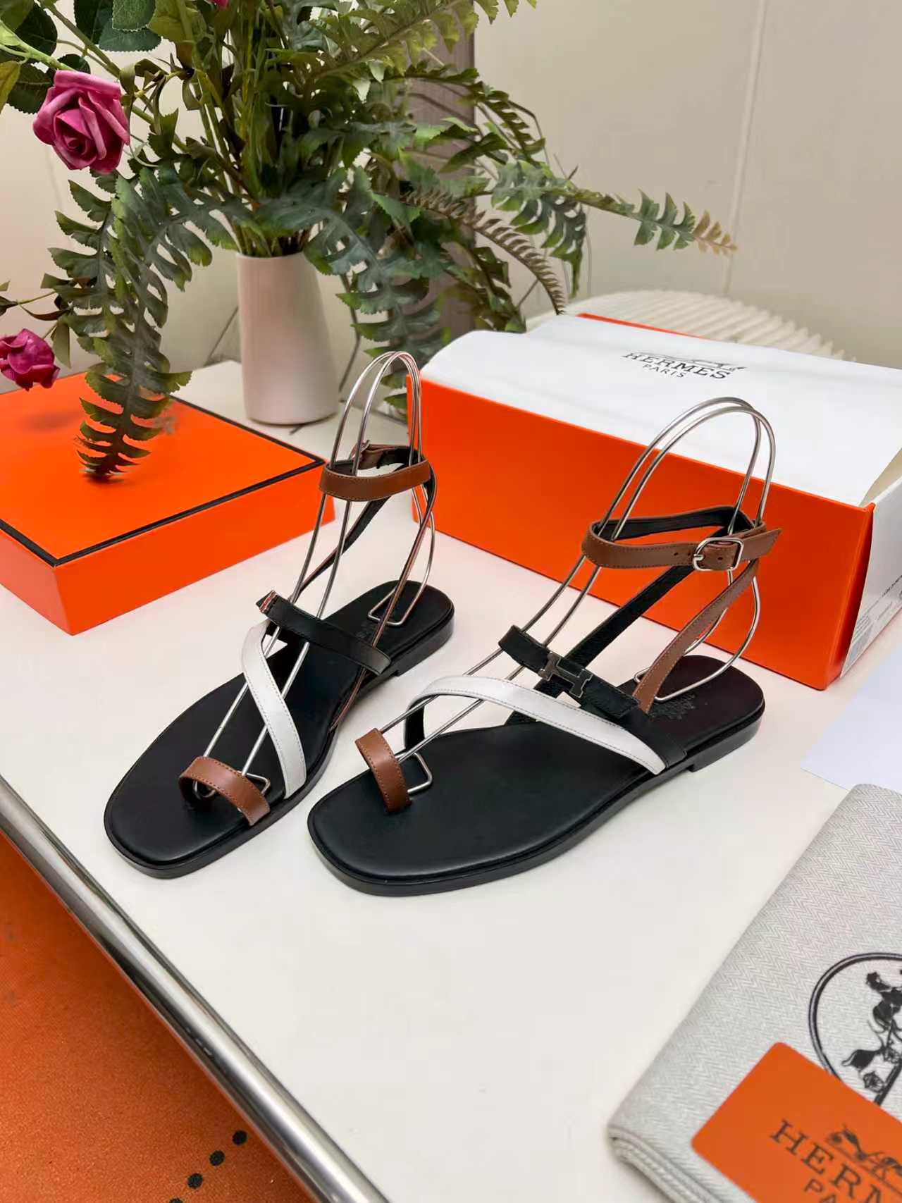 Hermès Thong Sandals - Image 5