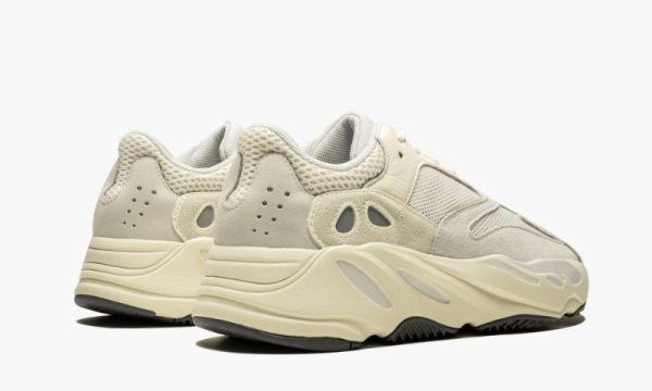 Yeezys Boost 700 “ Analog"