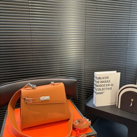 Hermès Kelly Milkshake White with Silver Hardware - Image 7