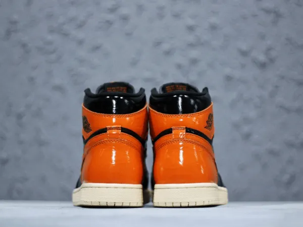 Jordan1 Retro High Og "Shattered 3.0"