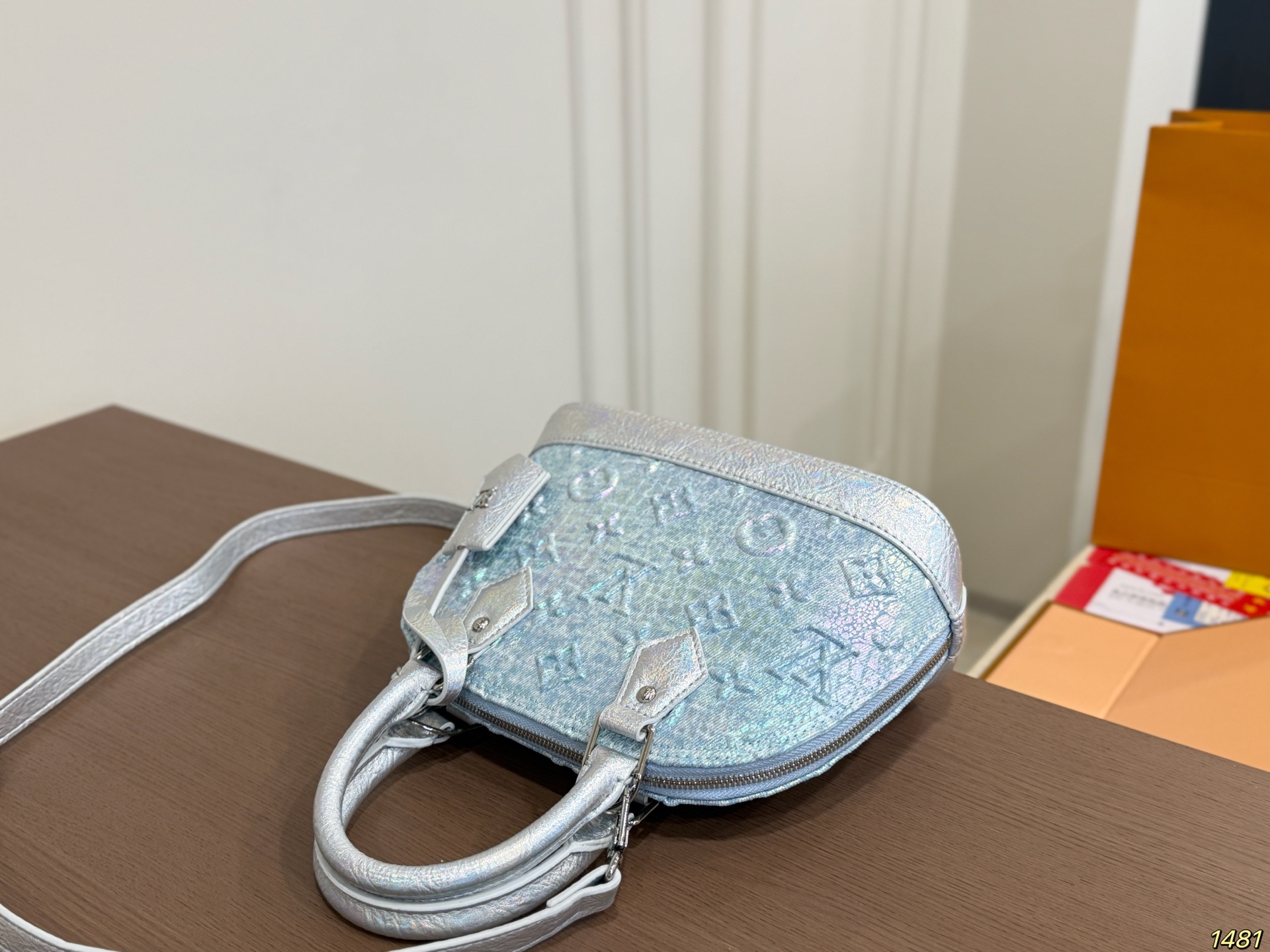 LV's New Shell Bag - Image 10