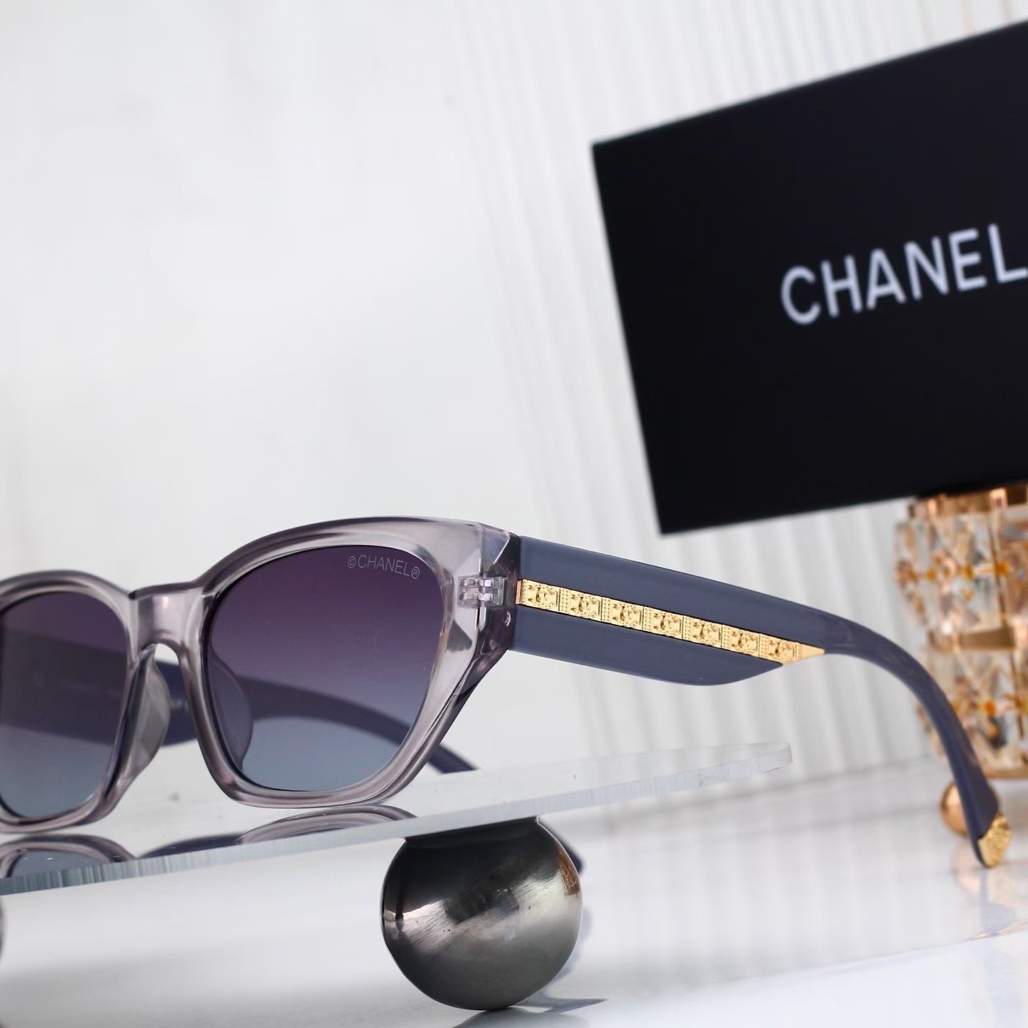 Chanel Fashionable Sunglasses - Image 9