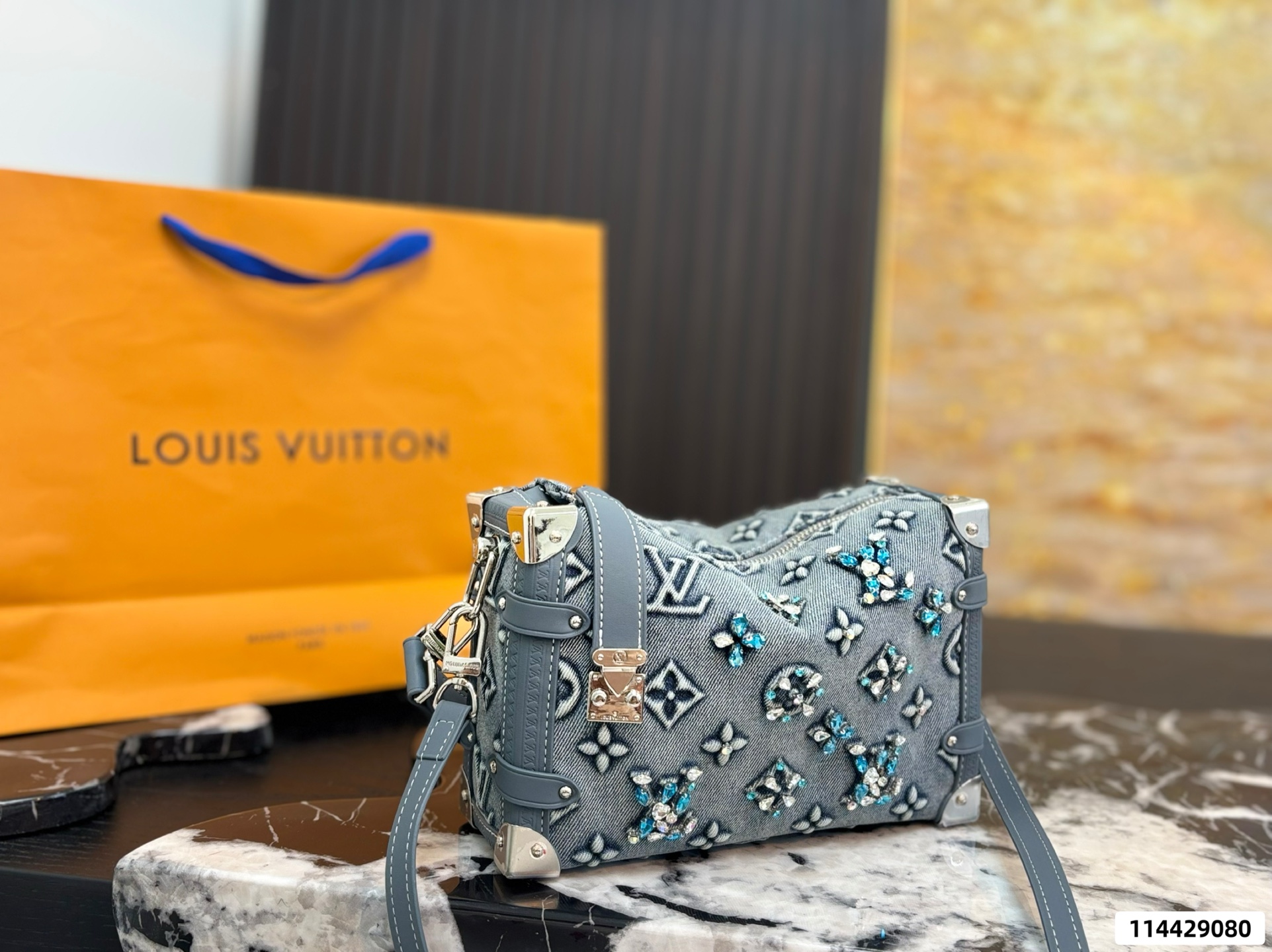 LV's New Trunk Bag - Image 8