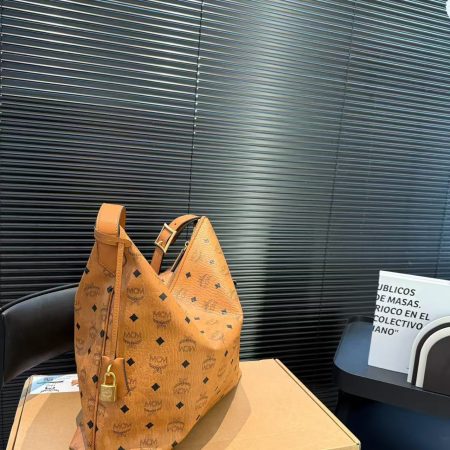 McM Aren Large Visetos Hobo Bag - Image 2