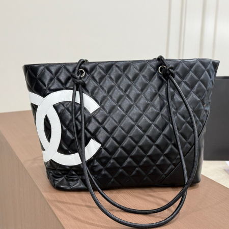 Chanel  Tote Bag - Image 2