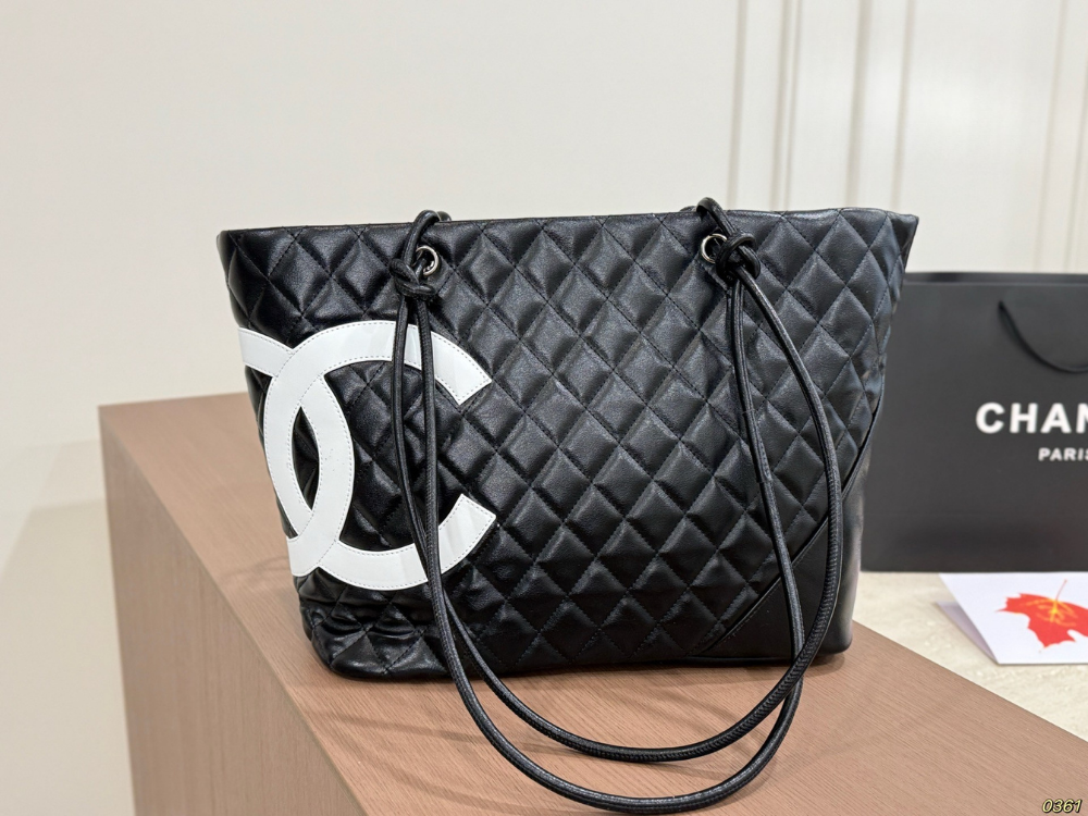 Chanel  Tote Bag - Image 2
