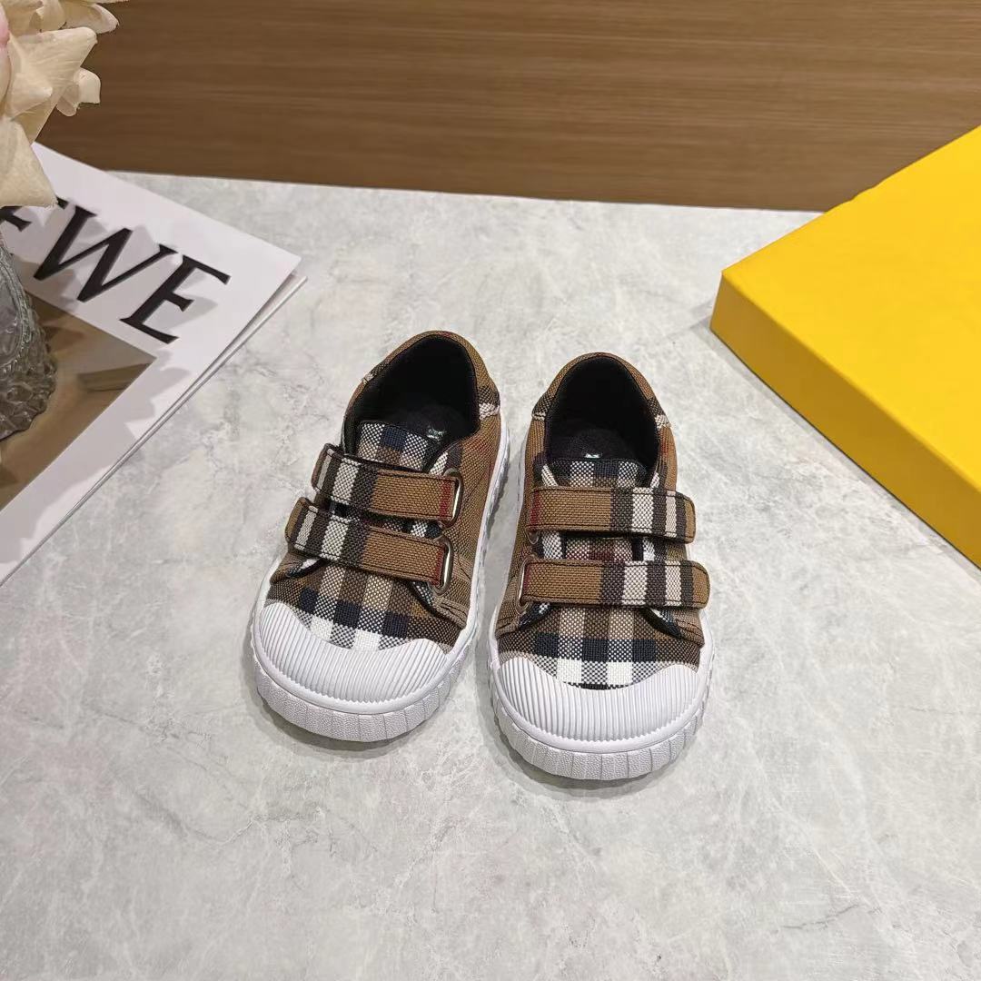 Burberry Children's Shoes - Image 3