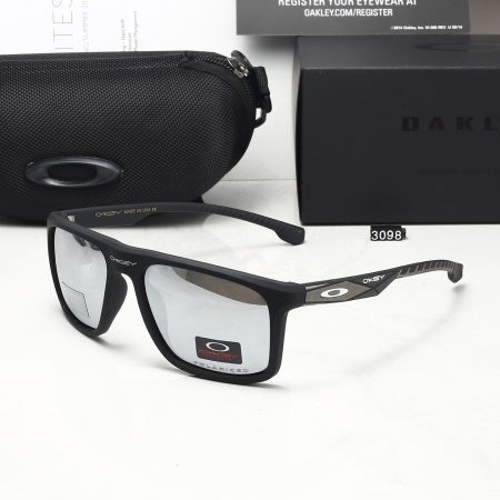 Oakley Fashionable Sunglasses - Image 5