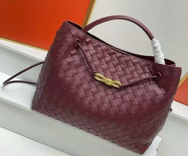 BV Small / Medium Andiamo Bag