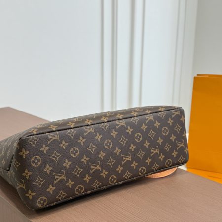 LV's New Tote Bag - Image 6
