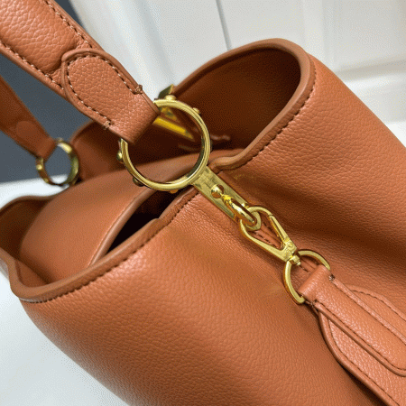 LV Capucines Souple Large Handbags - Image 6