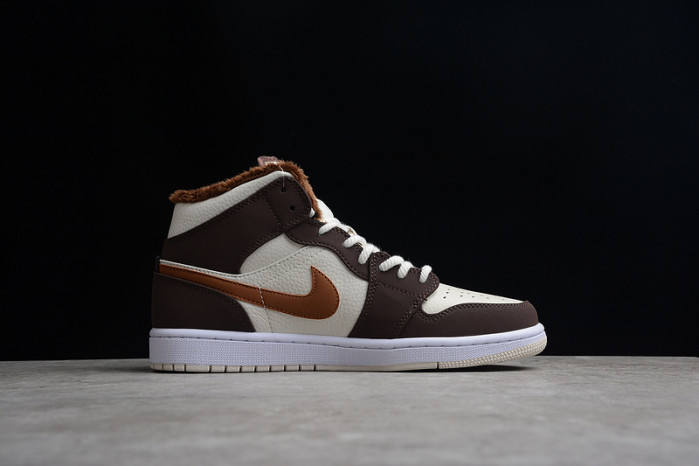 Air Jordan 1 Mid DO6699-200 - Image 5