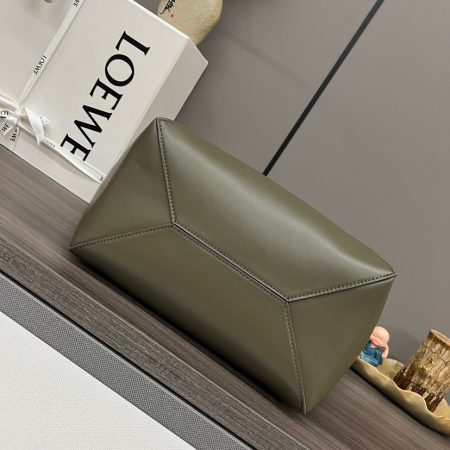Loewe Puzzle Fold Tote in shiny calfskin Medium Green - Image 3