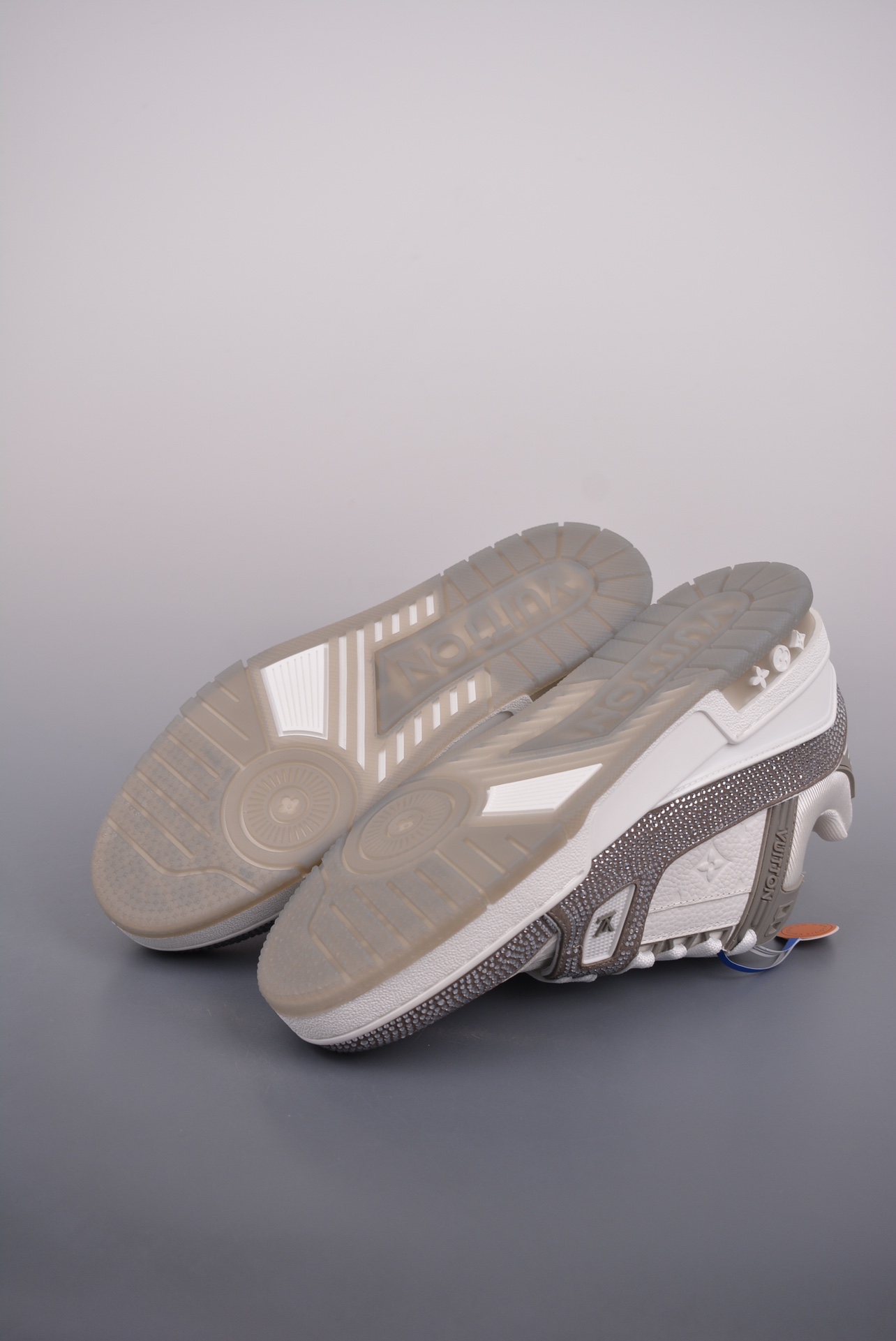 LV Trainer Sneakers High Quality - Image 9