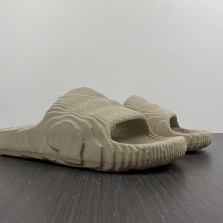 Yeezy Slide new collection - Image 4