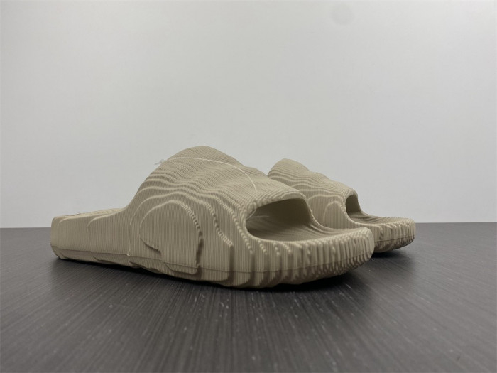 Yeezy Slide new collection - Image 4
