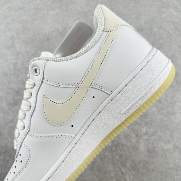 Nike Air Force White Biege