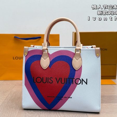 Lv Mom Bag on the go - Image 2