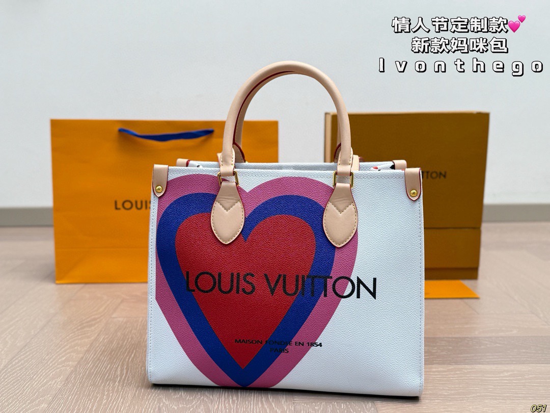 Lv Mom Bag on the go - Image 2