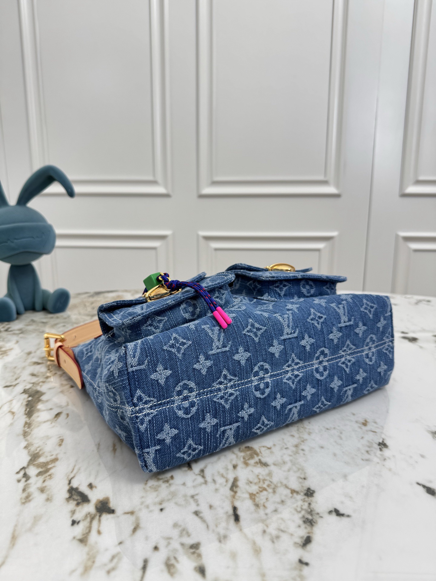 LV Baggy Monogram Denim Bag - Image 4