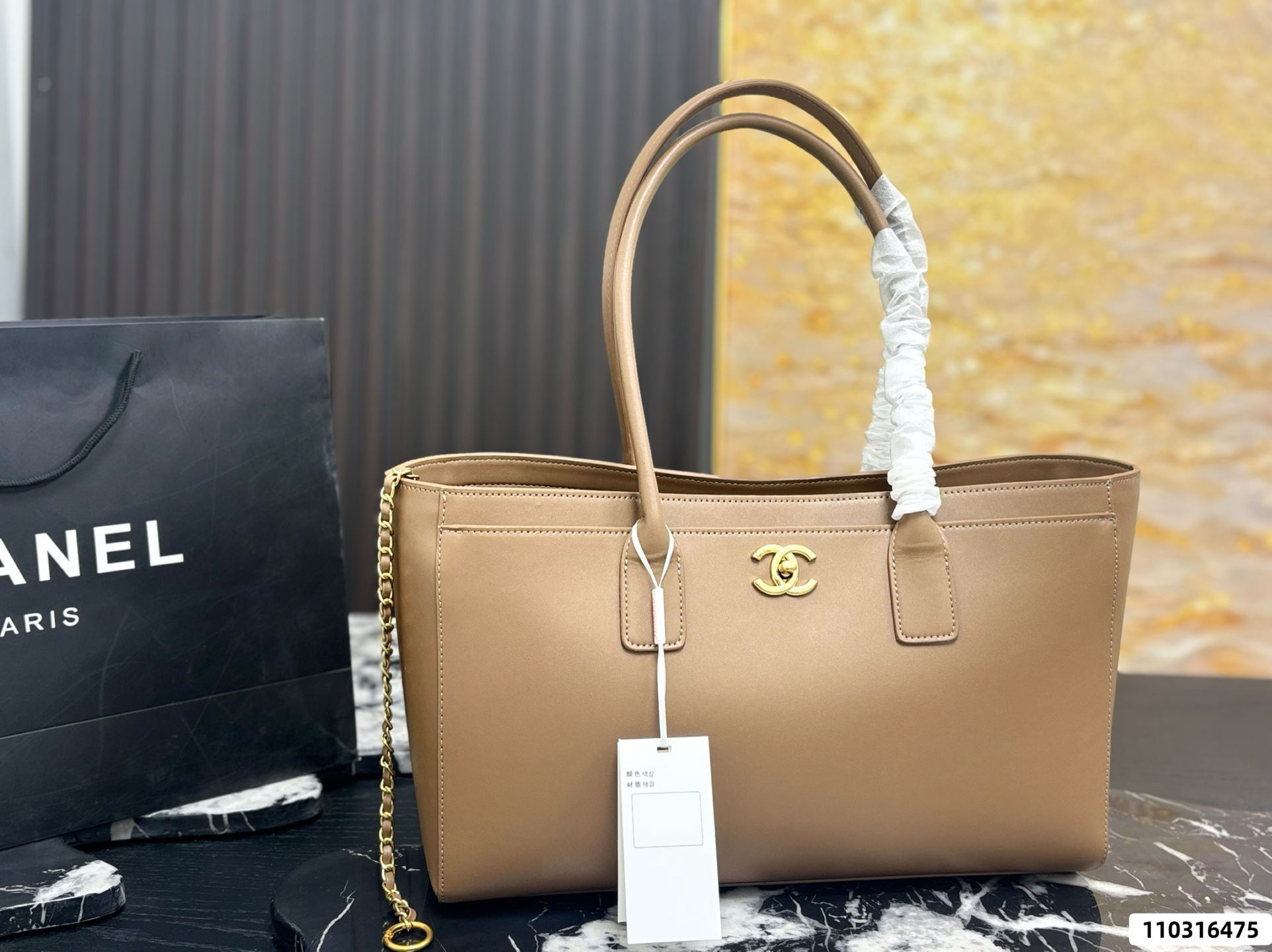 Chanel Black and Gold Cerf Box Bag - Image 4