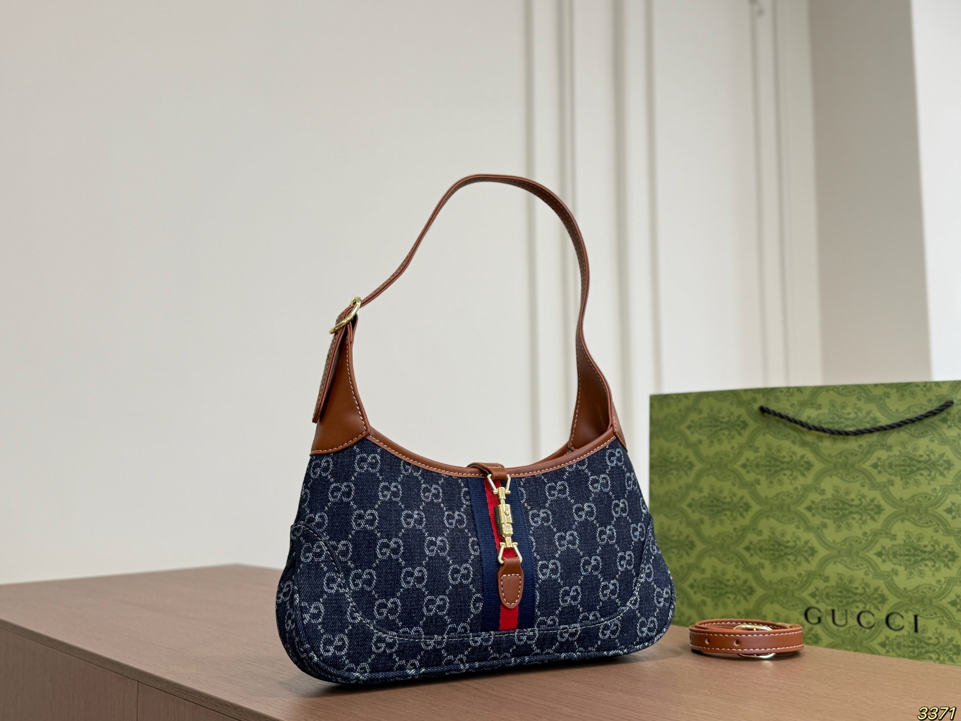 Guuci JACKIE crossbody bag - Image 4