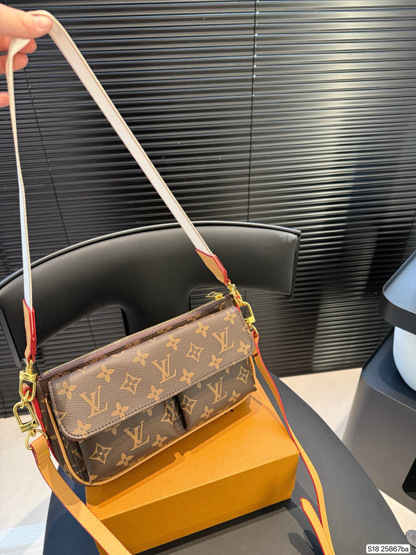 LV Vivacite Monogram Women Handbag - Image 2