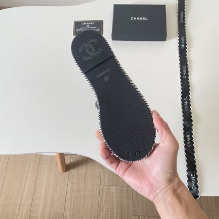 Chanel 26P Double C Two-Tone Kitten Heel Slippers - Image 14