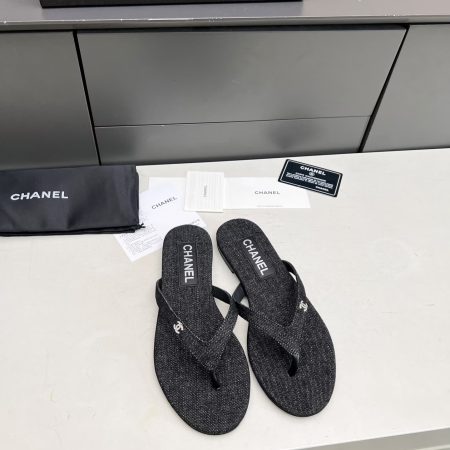 Chanel Crystal CC Thong Sandals - Image 3