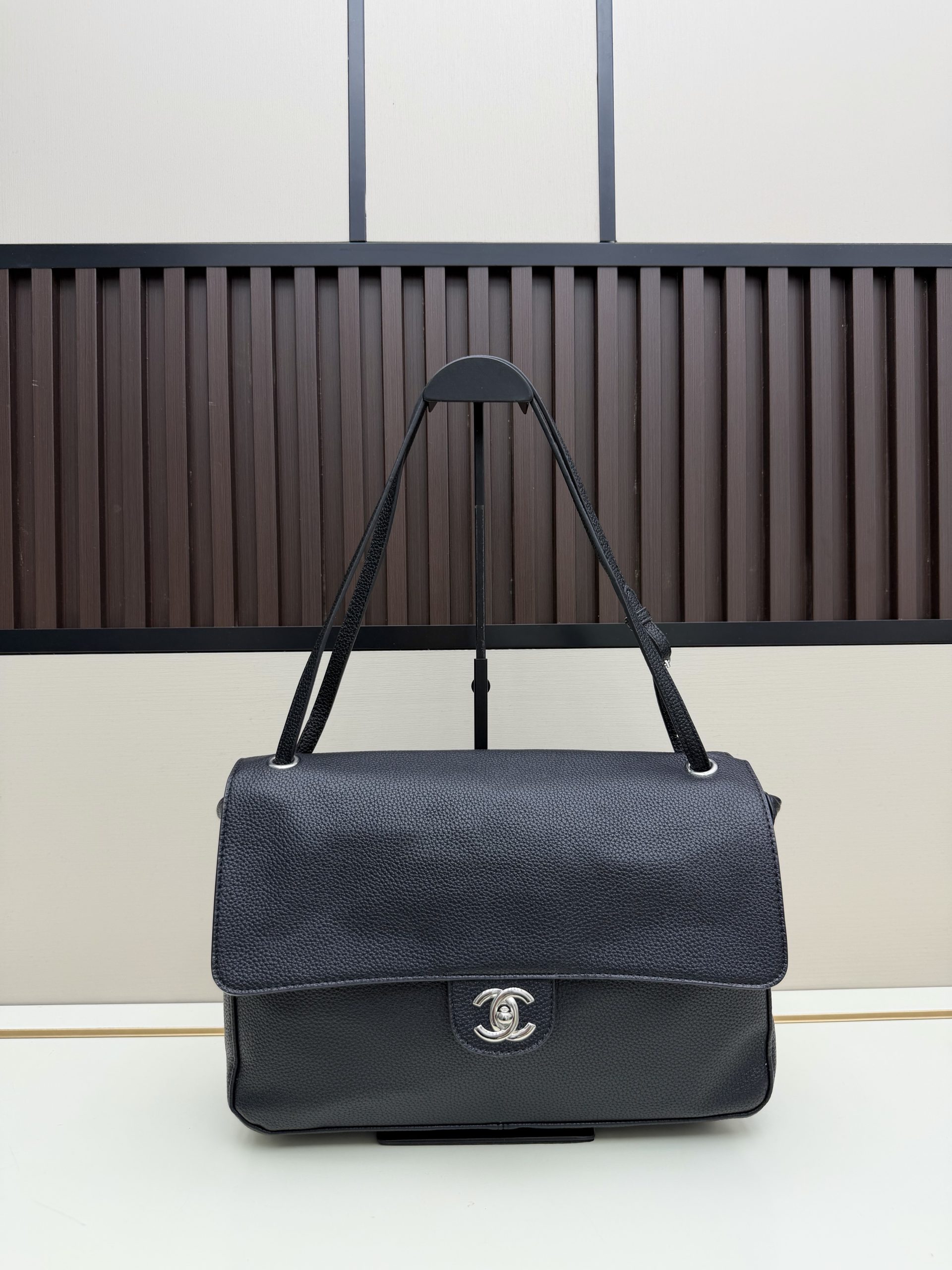 Chanel 26S Maxi Shoulder Bag - Image 3