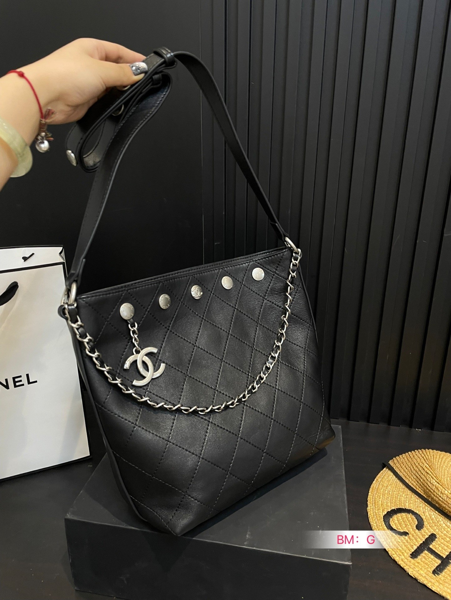 Chanel 31P Bucket Bag Black - Image 4