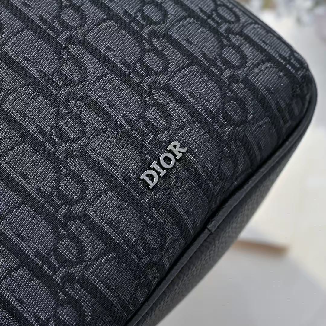 Dior Obilque Designer Bag's for Men - Image 7