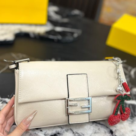 Fendi Baguette Underarm Bag - Image 5