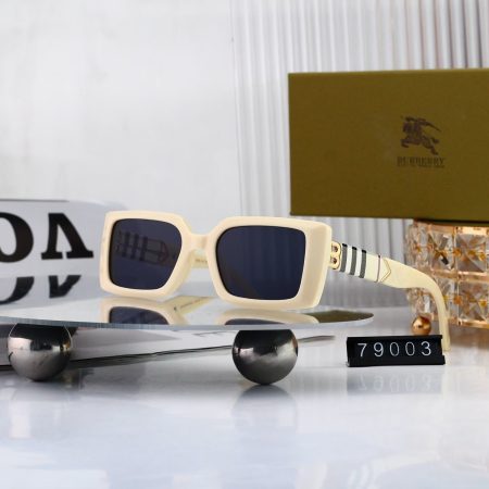 Burberry Fashionable Sunglasses - Image 4