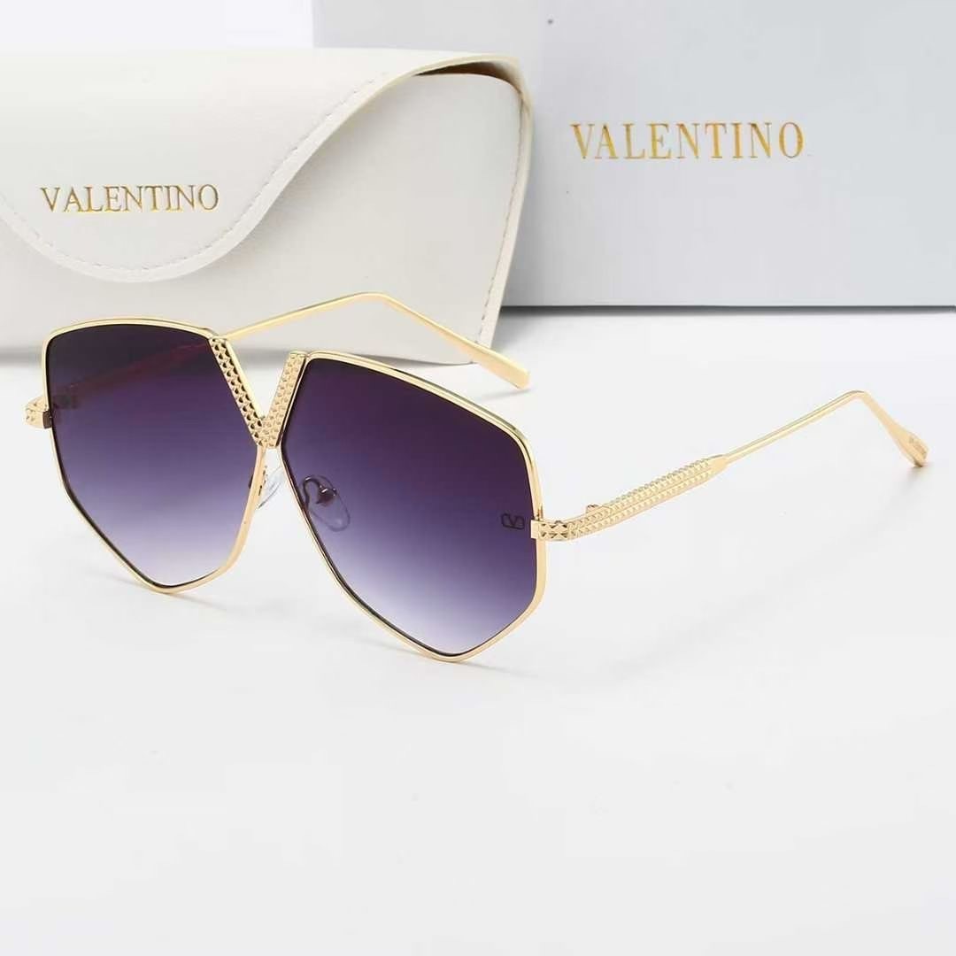 Valentino Fashionable Sunglasses - Image 4