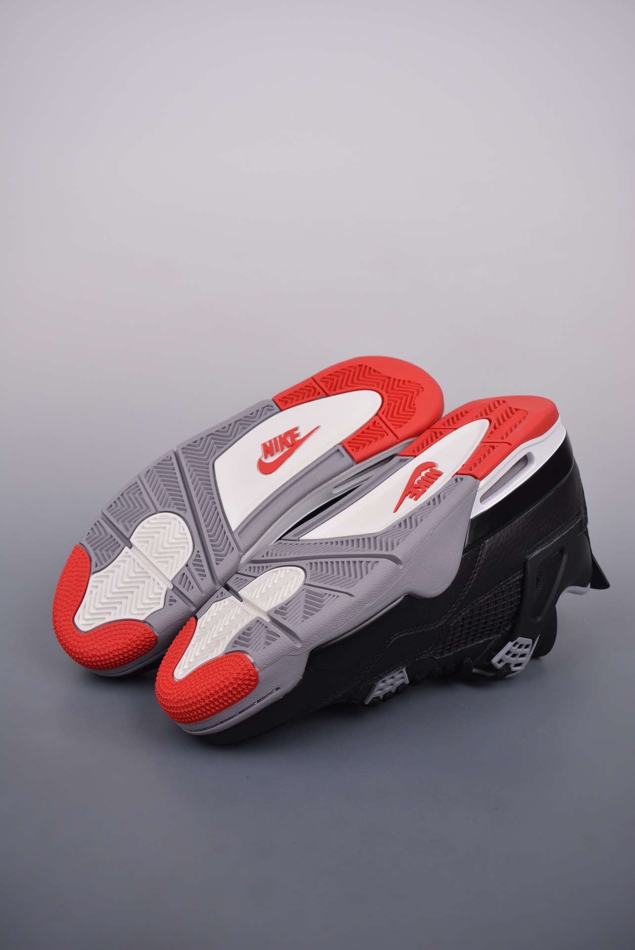 Air Jordan 4 Retro - Image 4